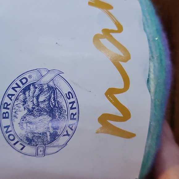 2 skiens Lion Brand Mandala yarn - Picture 2 of 6